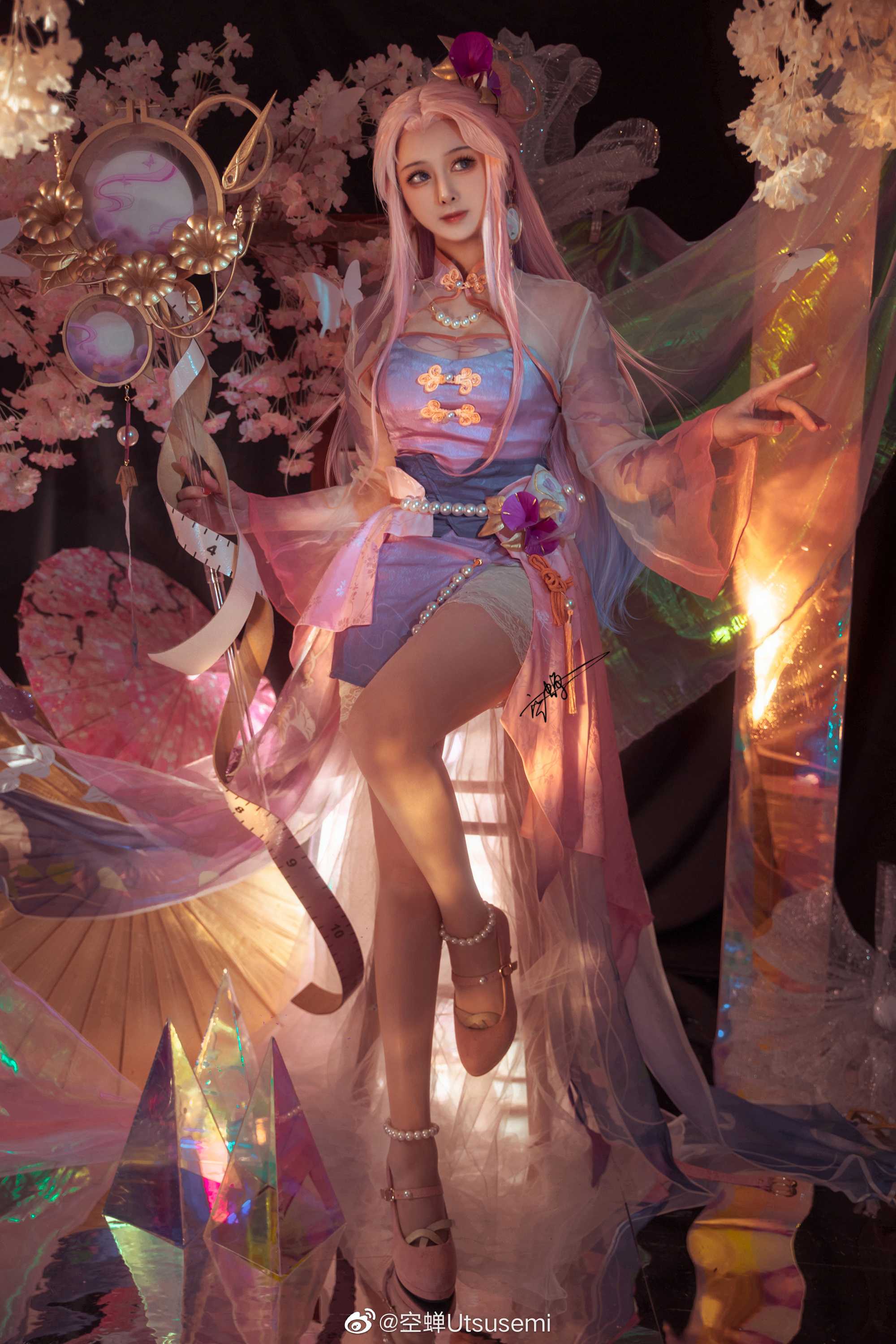 七月初七，夜悬长丝，投针验巧，明月照看