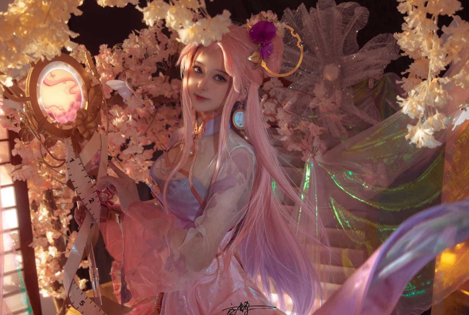 七月初七,夜悬长丝,投针验巧,明月照看