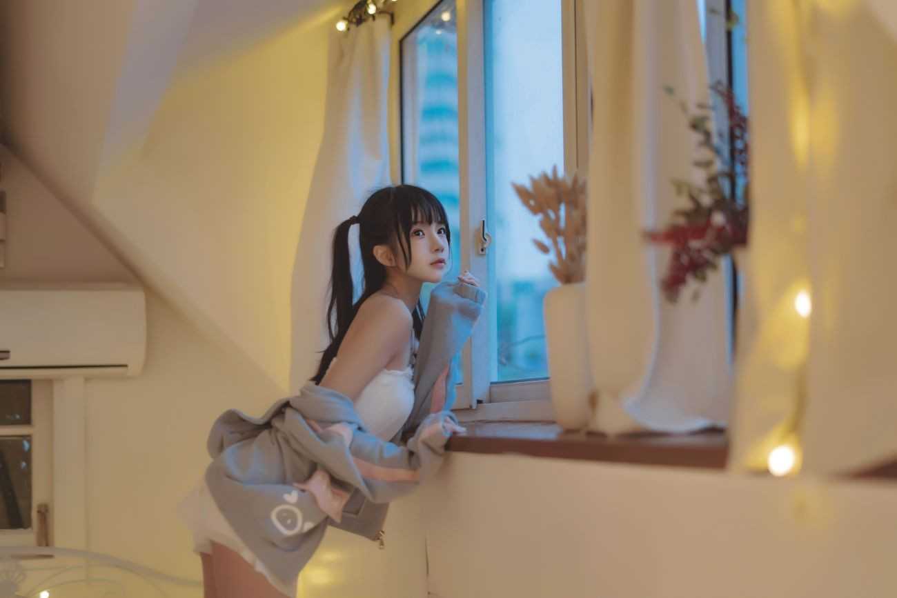 甜甜的出现一下